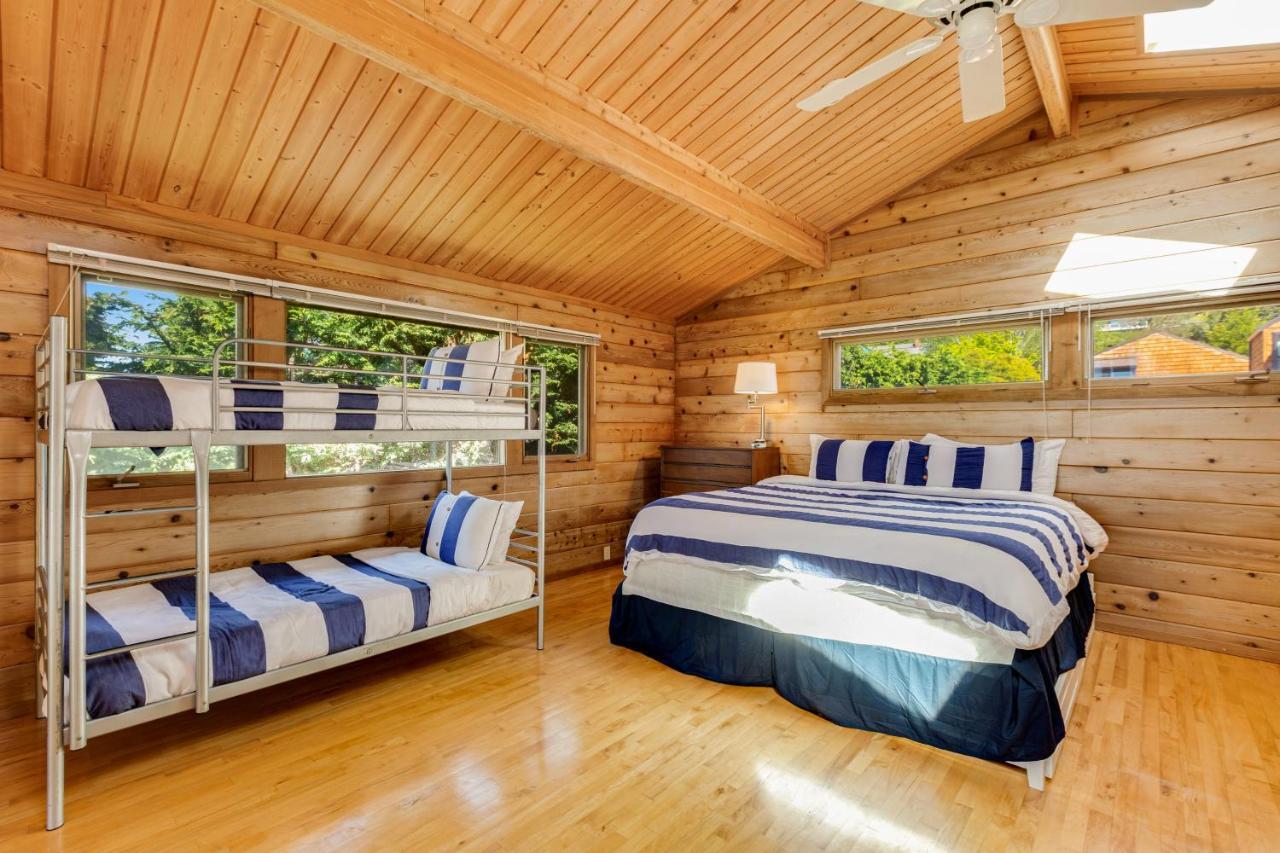 Вилла Whidbey Cedar Sunsets Freeland Экстерьер фото
