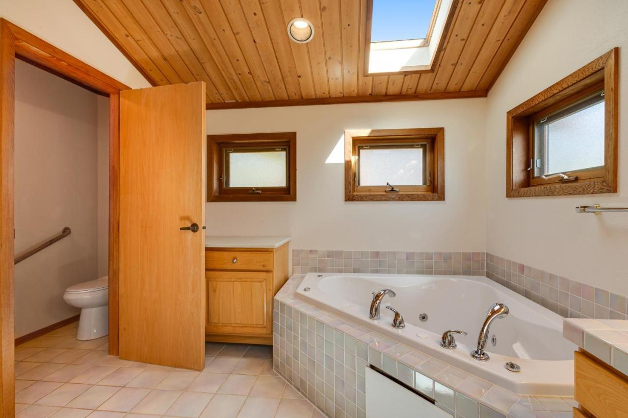 Вилла Whidbey Cedar Sunsets Freeland Экстерьер фото